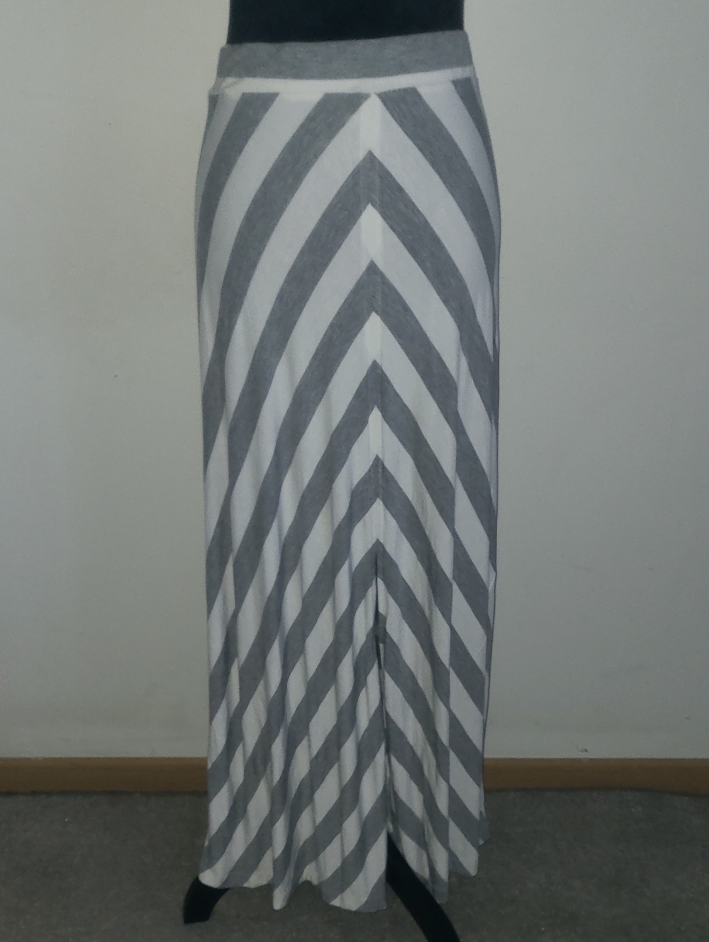 New York & Company Gray and White Chevron Maxi Skirt